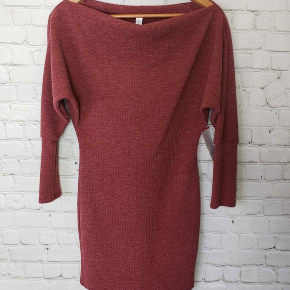 NWT Blue Blush Form fitting/off the shoulder dress - Picture 2 of 8